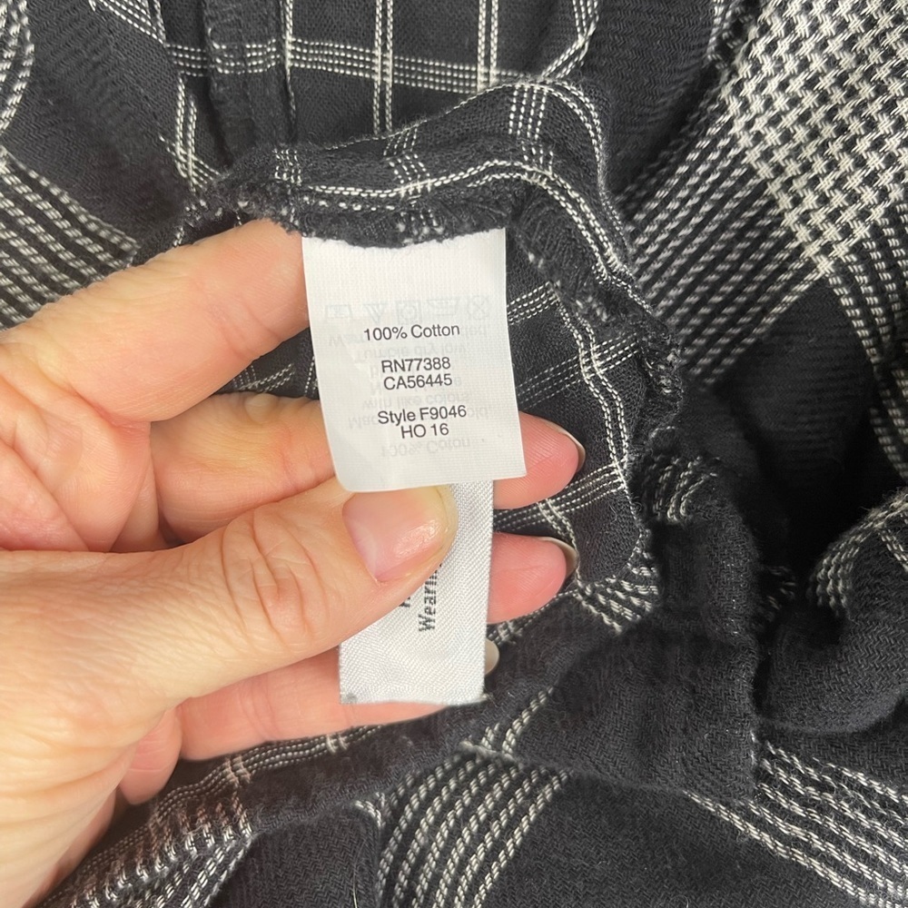 Madewell long sleeve v neck flannel top in black‎ and white. - Picture 6 of 6